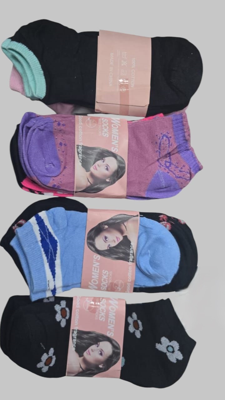 woman's ankle socks